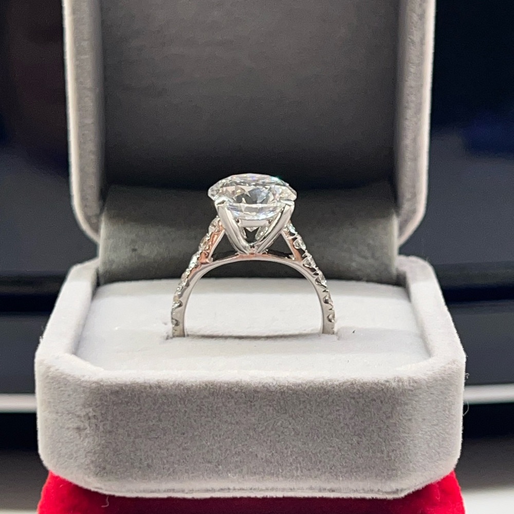 18k white gold Engagement Ring  6.09 carat laboratory diamond